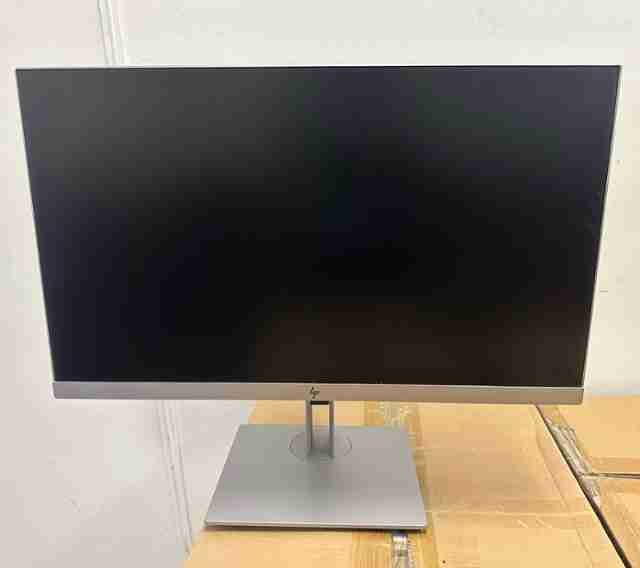 362x Fujitsu & HP Monitors 19" up to 24" - Image 5